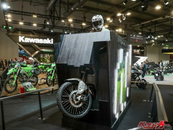 カワサキが新型KLEを予告! 前21インチホイールのアネーロ復活か