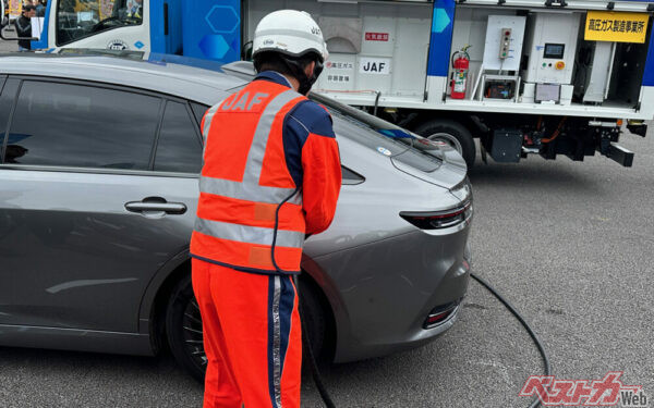 ベース燃料電池で走るFCEVトラックで航続距離は260㎞