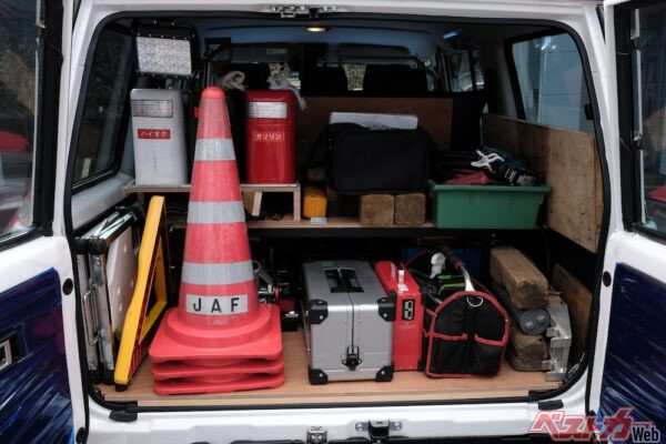 完全装備の車内。動画では新旧ナナマルの比較もあるが、ほとんど配置は変わらない