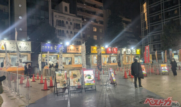 『至高のラーメンフェス』は夜の9時まで開催中。都会の夜の公園で旨いラーメン。最高じゃないですか！