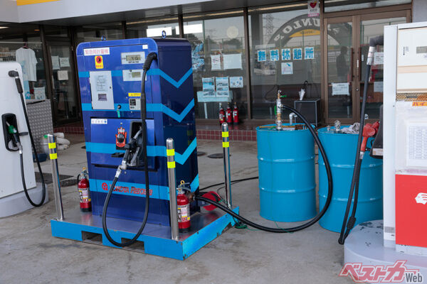 筑波サーキットに特別に用意された合成燃料の給油機。1台60Lまで使用できる規則だった