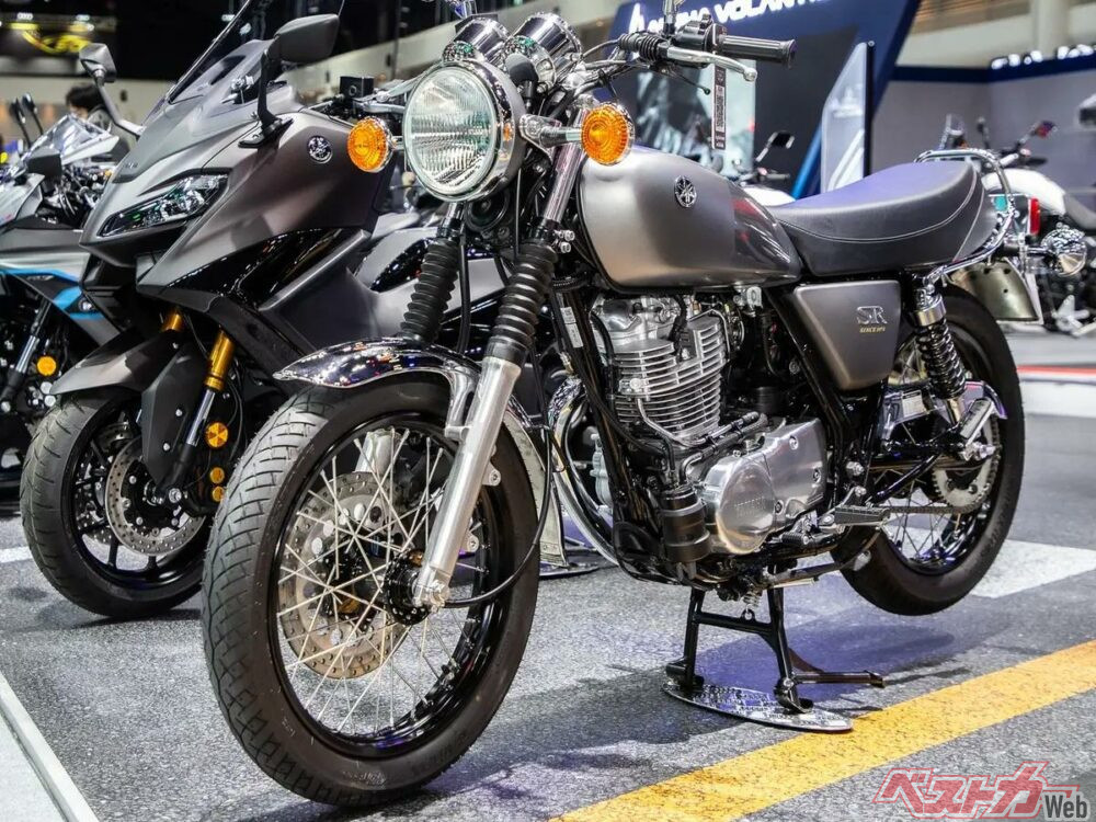 今年も生存確認！新型SR400がモーター・エキスポに登場 タイにて約129万円で現役販売中 - 自動車情報誌「ベストカー」