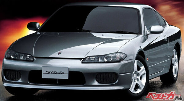 なかなか登場しないシルビアにヤキモキしたり……