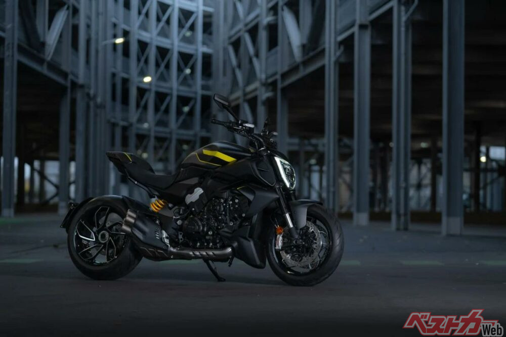 DUCATI Diavel V4 Black Roadster