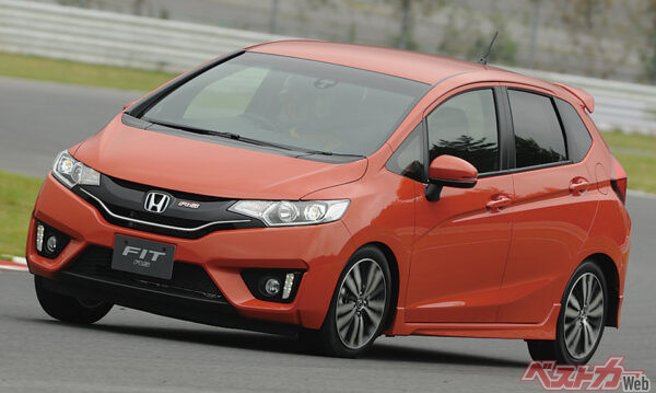 新型フィットのRSは1.5Lのガソリンのみ。HVのRSは用意されず
