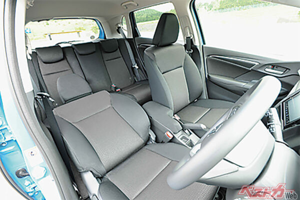 長距離試乗に使ったのはHVのFパッケージ。いいクルマだけど、ちょっと空気圧を入れすぎでは……？ 乗り心地がイマイチ