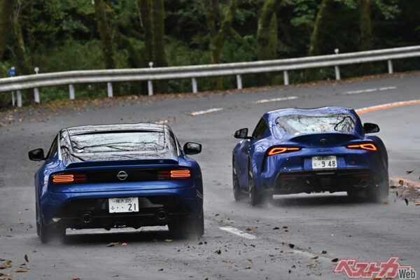 400ps級の大パワースポーツでも雨の山道をガンガン走る