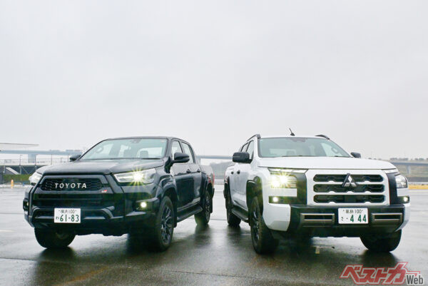 トヨタ ハイラックスと三菱 トライトン。日本で乗るには覚悟と駐車スペースが必要になる大きさだが、意外と運転はしやすい