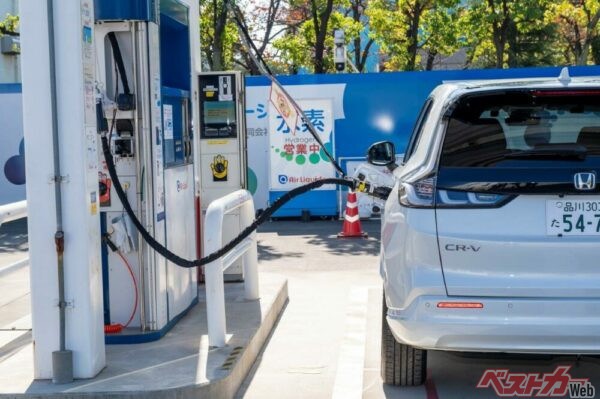 水素は1㎏あたり1650円、満充填するは4㎏なので6600円、満充填あたりの走行距離は約621km