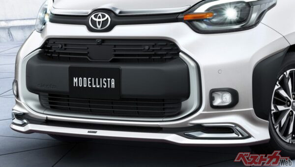 グリル下にボディ色を通すことで、ロー&ワイドな変化を与えている!