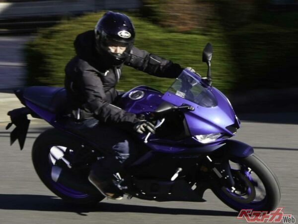 乗りやすさとスポーツ性のグッドバランス。誰もが楽しめるYZF-R25の軽快な走り！