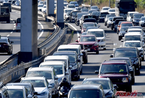 年末年始の[高速道路渋滞]にはご用心！　Uターンラッシュのピークは新年3日の上り東北道で何と35km!!!