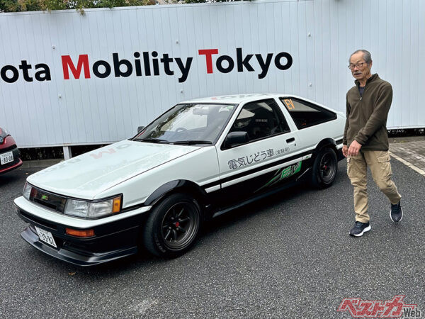 しばし感慨深げにクルマの周りをグルリと歩く。「この間新車試乗会に行った感じなのにもう40年か！」