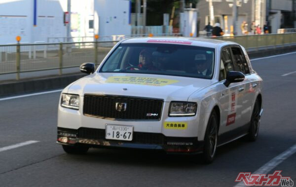 「大会会長車」のセンチュリー