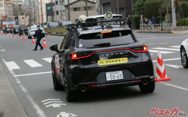 「技術総務車」と貼られている黒LBX。リアビューもいいですね～