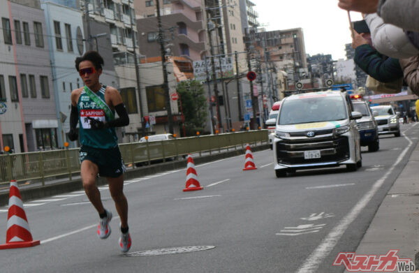 もう一枚、青山学院大学の選手の走りを!!