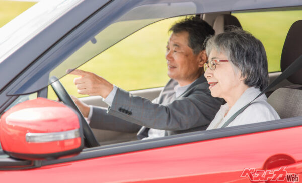 「加齢による脳の萎縮(老化)。仕方がないとあきらめる必要はありません」と脳神経内科専門医・塚本 浩先生(※画像はイメージ)