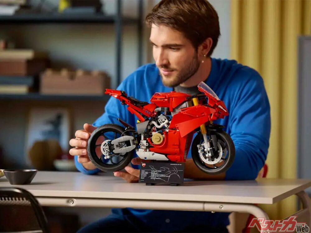 Lego Ducati Panigale V4 S