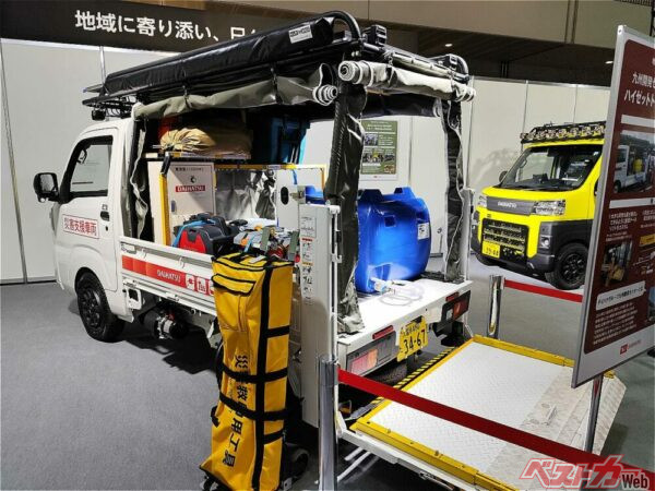 リフト機能を備えたハイゼットトラックの災害支援車。九州北部豪雨でも活躍したという