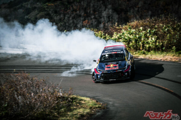 カッレは憧れ続けた日本の峠道の津軽岩木スカイラインで豪快なドリフトを披露 (C)Kunihisa Kobayashi / Red Bull Content Pool