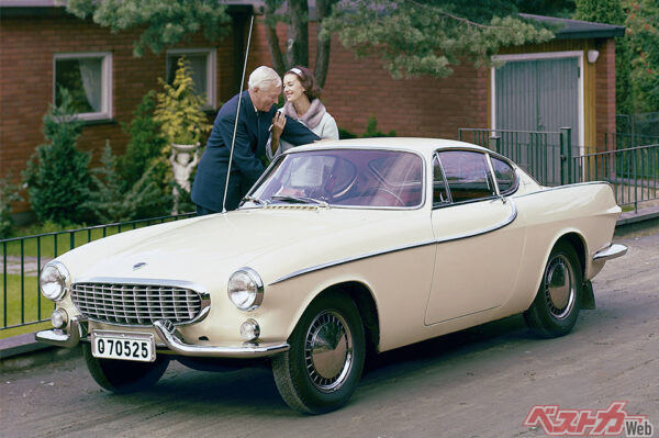 ボルボP1800…1961年誕生。スウェーデンのパトカーとして採用されるやスピード違反が減ったという逸話が残る。2×2のクーペボディとワゴンボディ(ES)の2タイプ。マニアからは最も美しいボルボと呼ばれる