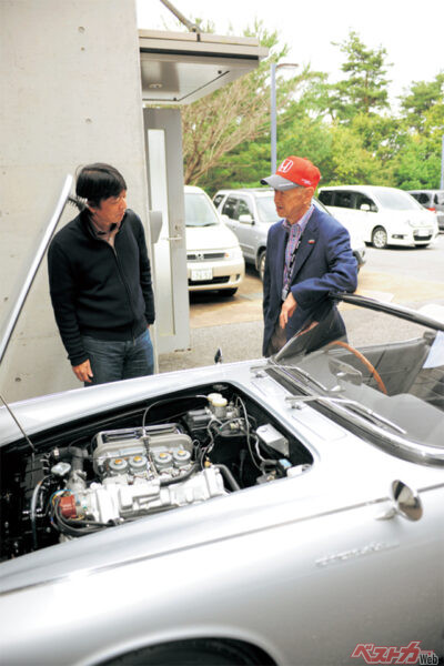 川本信彦元社長が当時のことを熱心に説明してくれた。S360にも思い出があるという