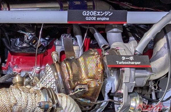 展示されている「GRヤリスMコンセプト」の(リアにある)エンジンルーム。よく見るとちゃんと「G20Eエンジン」と新型2Lエンジンであることと、「ターボ」と過給機装着車であることが書いてある。親切! 400psクラスとのこと