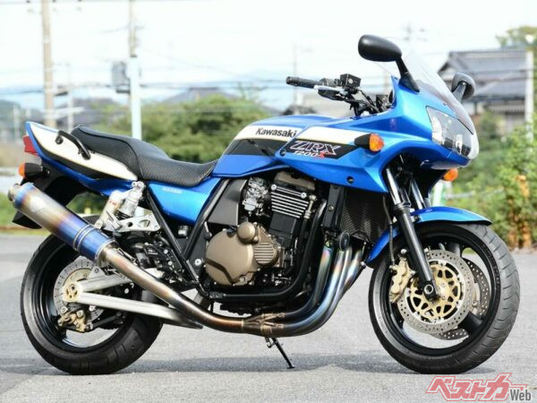 シリーズ唯一のフレームマウントカウルを持つ万能選手「ZRX1200S」