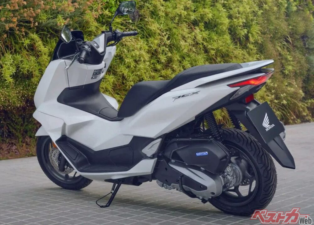 504713_25YM_Honda_PCX125-2048x1467