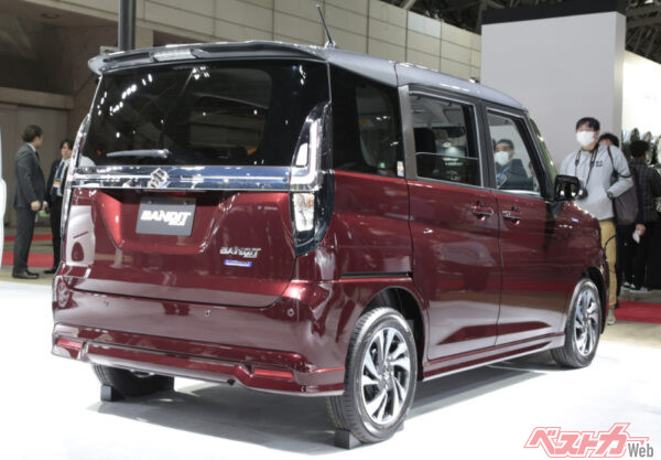 ソリオバンディットのリア。リアまわりの外観は変更なしなんじゃよ!