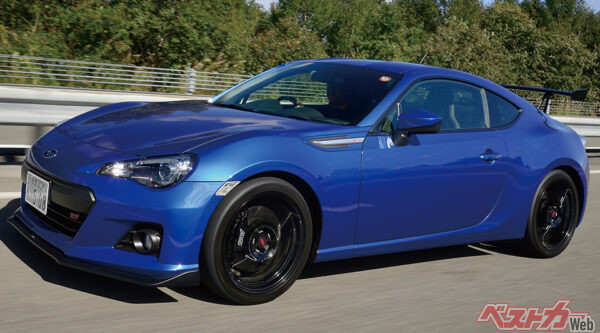 高性能タイヤのミシュラン「パイロットスーパースポーツ」をみごとに履きこなし、ノーマルのBRZよりもいい乗り心地だというBRZ tS。試乗後、国沢氏はtSの走りを「クールな走り」と評した