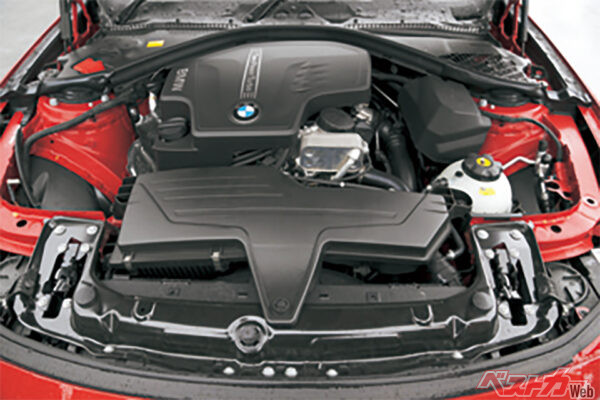 428iに搭載される直4、2Lターボは245ps/5000rpm、35.7kgm/1250-4800rpmを発揮