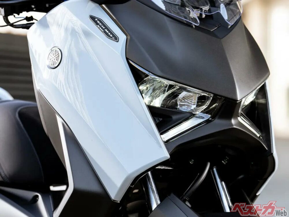 2025-Yamaha-XMAX300ASVH-EU-Ceramic_Grey-Detail-004-03_2025-01-20 10-57-30