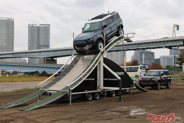 車両展示や試乗体験などディフェンダーをたっぷり満喫