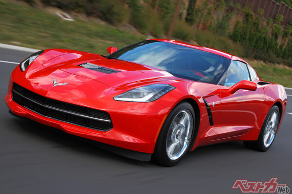 シボレー コルベット。6.2L V8OHVオールアルミ製 LT1ユニットは460ps/63.6kgmを発揮！ニュルブルクリンクタイムは未計測み計測ながら、0-60mph（約96km/h）は3.8秒