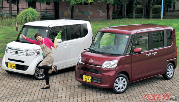 左からホンダN-BOX、標準タイプのタント。女性目線で徹底比較だ！