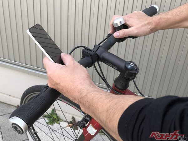 危険すぎるのに多すぎる自転車のながらスマホ、道路交通法はどうなってるの？