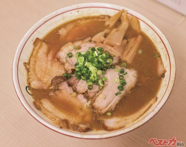 「中華そば肉入り」(並)950円