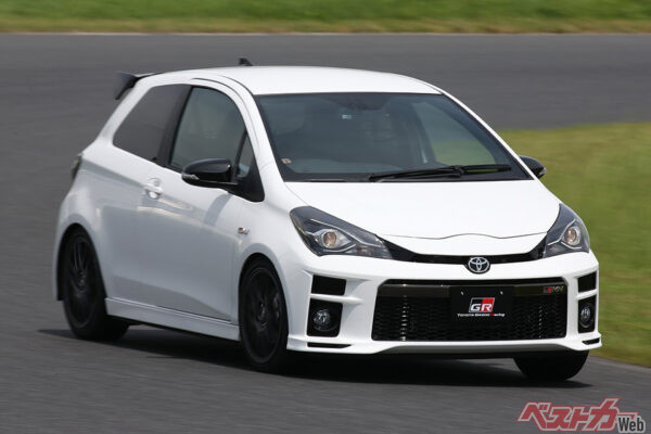 トヨタ ヴィッツGRMN（WRカー）3ドアのボディに210psを発揮する1.8Lスーパーチャージャーエンジンを搭載