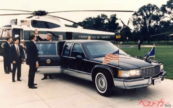 クリントン大統領が実際に使用していた当時の写真。こういう素材もオークション用の資料として用意されている。