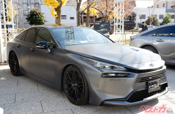 登壇された清水竜太郎チーフエンジニアが開発したMIRAI SPORTS CONCEPT。マットブラックが目を引き、注目を浴びていた!