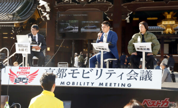 京都・東本願寺門前広場(通称「お東さん広場」)に特設ステージを設け、「レクサス流電動化」をテーマに話はアツく展開!