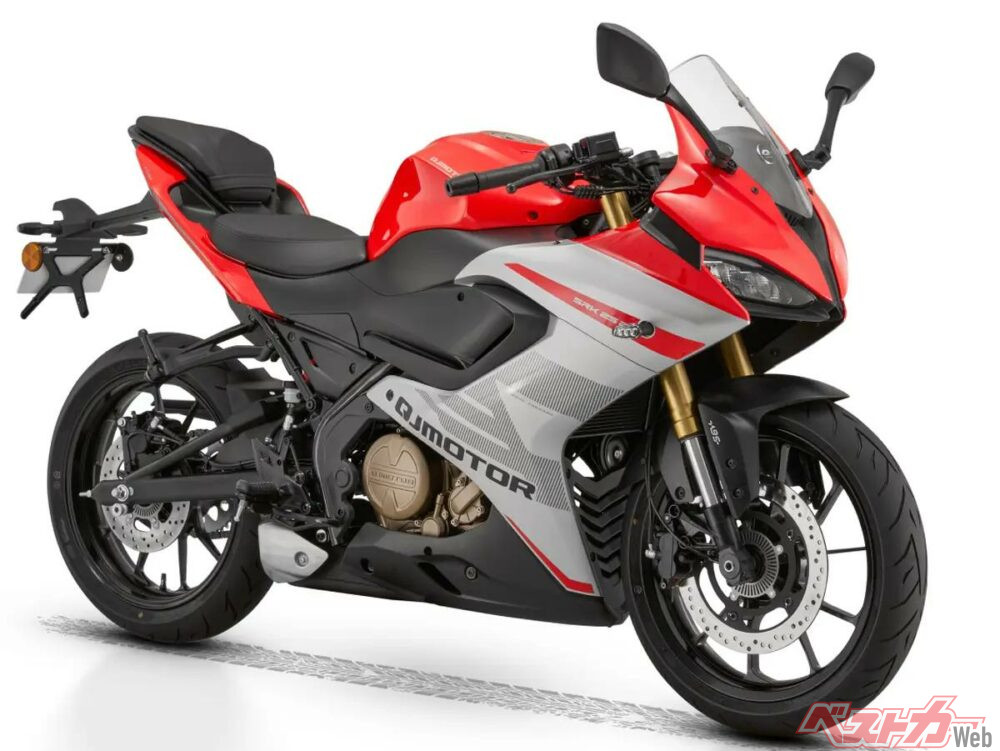 SRK-25R(2025)スーパースポーツスタイルの250ccモデルも登場。スペック等は追ってお伝えしたい。
