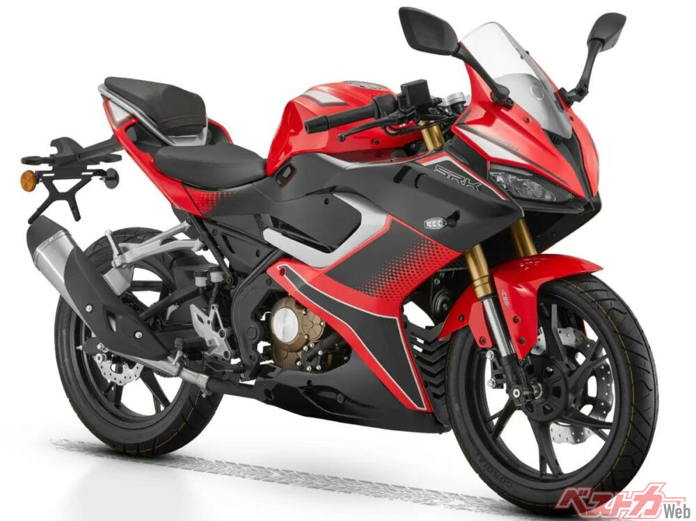 SRK-125R(2025)こちらも125ccモデルも登場。国内のライバルはYZF-R125になるだろうか?