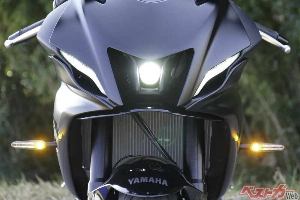 ライダー主動で深まる走り。YZF-R7は操る楽しさが凝縮したピュアスポーツモデルだ。