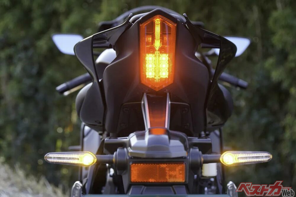 ライダー主動で深まる走り。YZF-R7は操る楽しさが凝縮したピュアスポーツモデルだ。