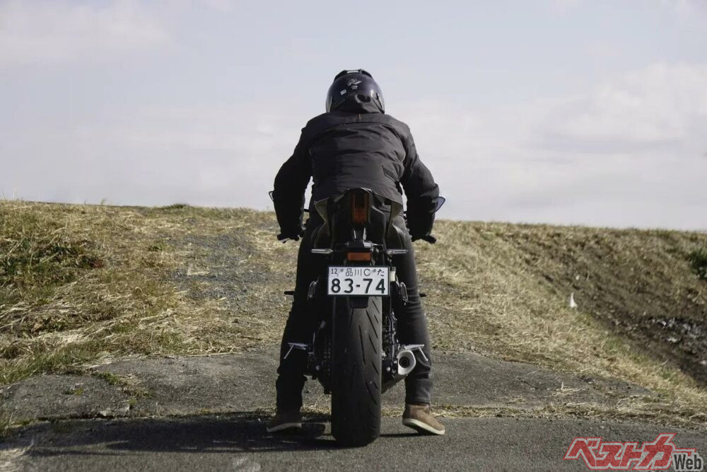 ライダー主動で深まる走り。YZF-R7は操る楽しさが凝縮したピュアスポーツモデルだ。