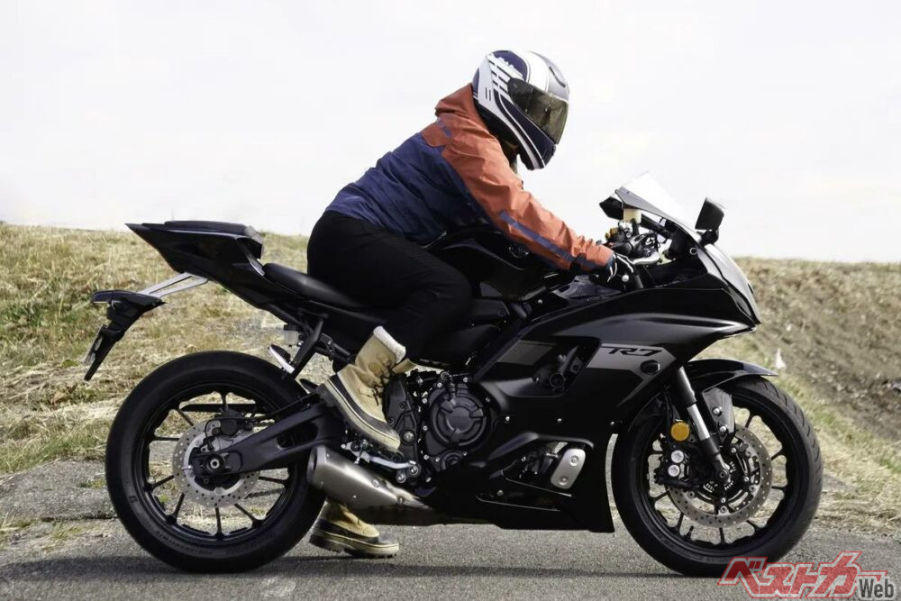 ライダー主動で深まる走り。YZF-R7は操る楽しさが凝縮したピュアスポーツモデルだ。