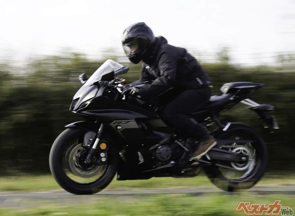 ライダー主動で深まる走り。YZF-R7は操る楽しさが凝縮したピュアスポーツモデルだ。