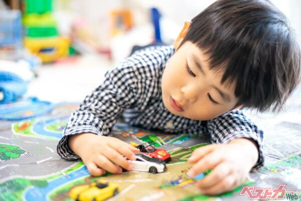 子どもに安全で大人もビックリするクオリティをタカラトミーは550円で提供してくれてるのだから驚き（Hiroki Obara@Adobe Stock）
